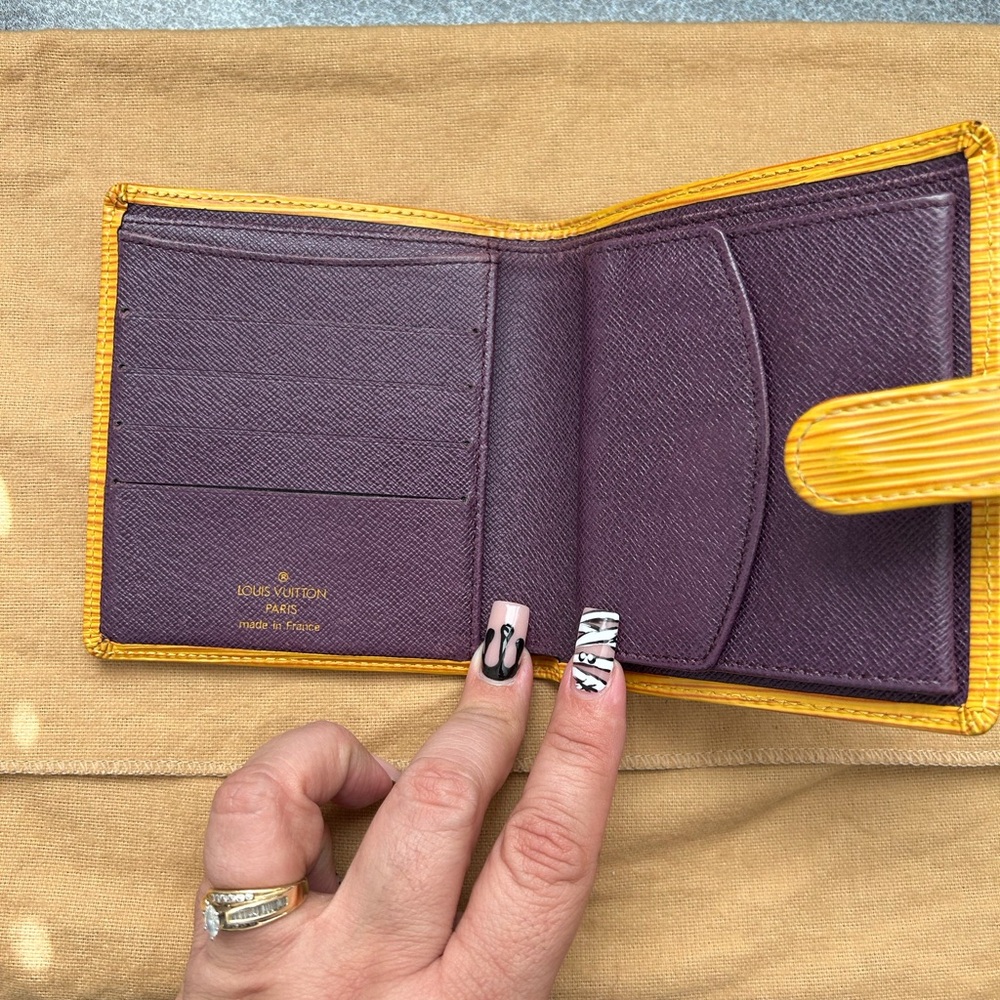 LV Wallet - Picture 6 of 9
